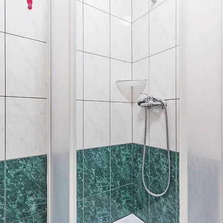 1 Bedroom Stunning In *