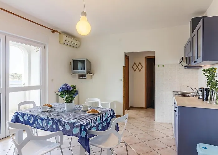 Apartment 1 Bedroom Stunning In Pula