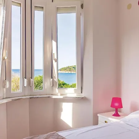 Cozy Apartment In Pula With Wifi *