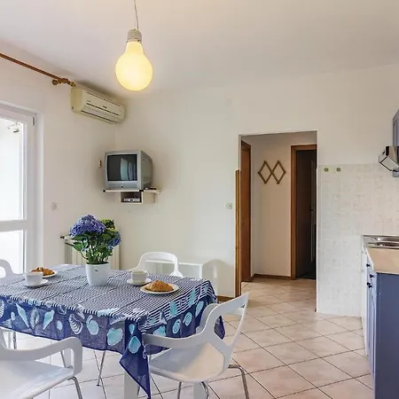 アパート Cozy Apartment In Pula With Wifi プーラ