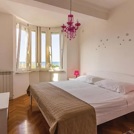 Апартаменти 1 Bedroom Stunning In *