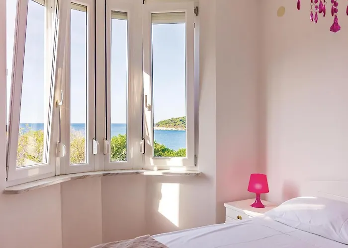 1 Bedroom Stunning In *