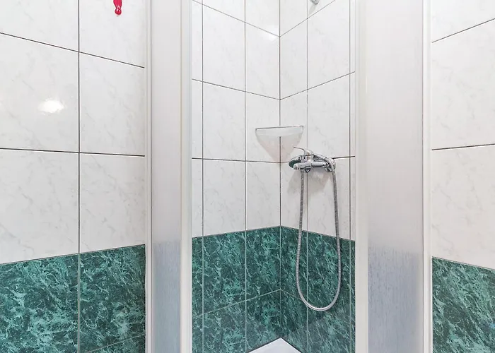 1 Bedroom Stunning In *