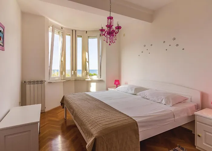 Apartment 1 Bedroom Stunning In *